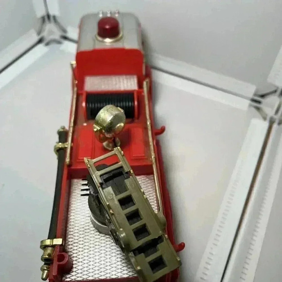 New Bright 1980 Battery Operated Fire Engine Bump N Go Action Works Tested - Picture 7 of 13